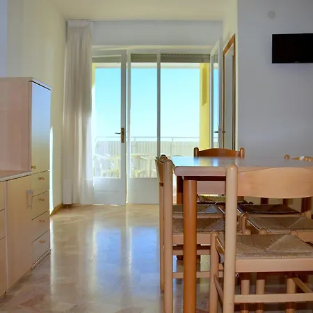 Apartman Aurora A *
